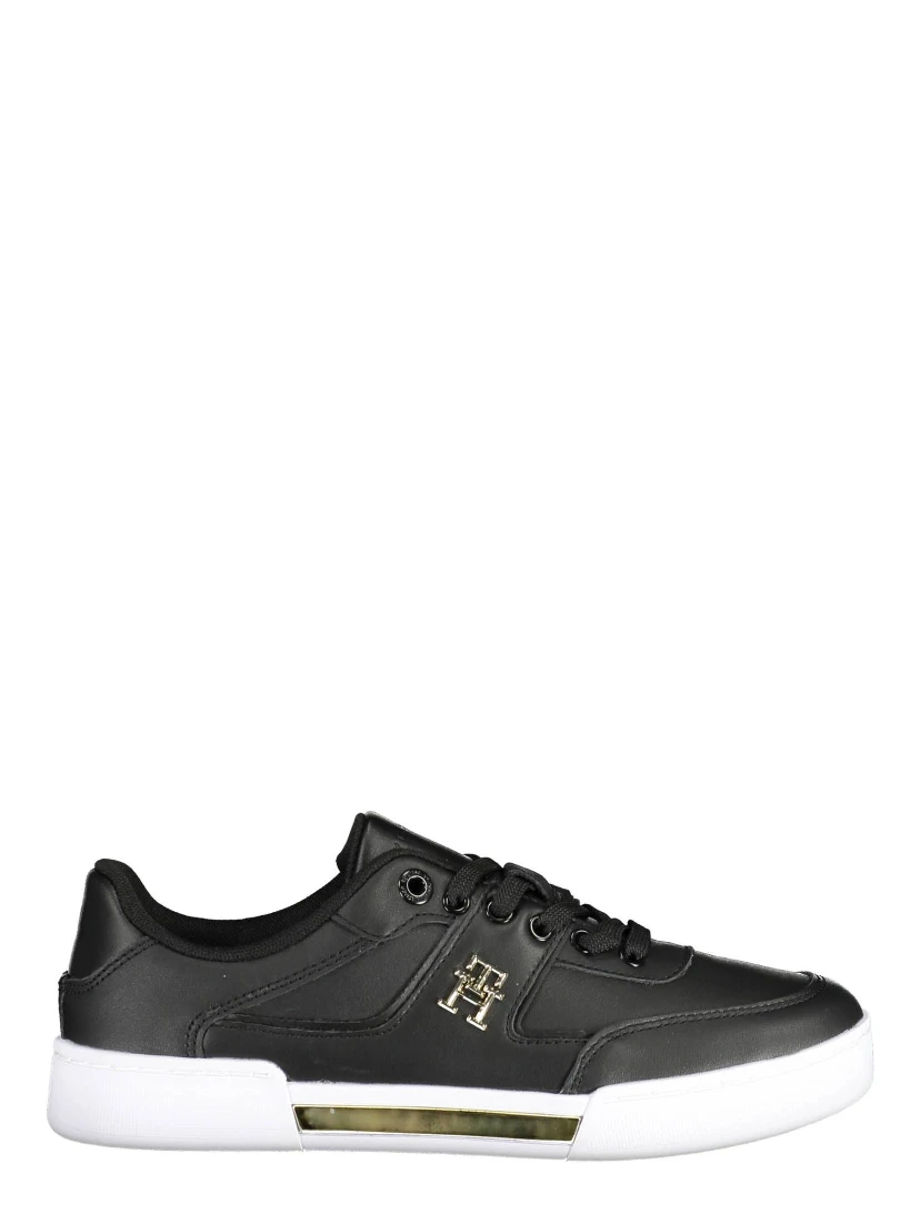 Low-top sneaker