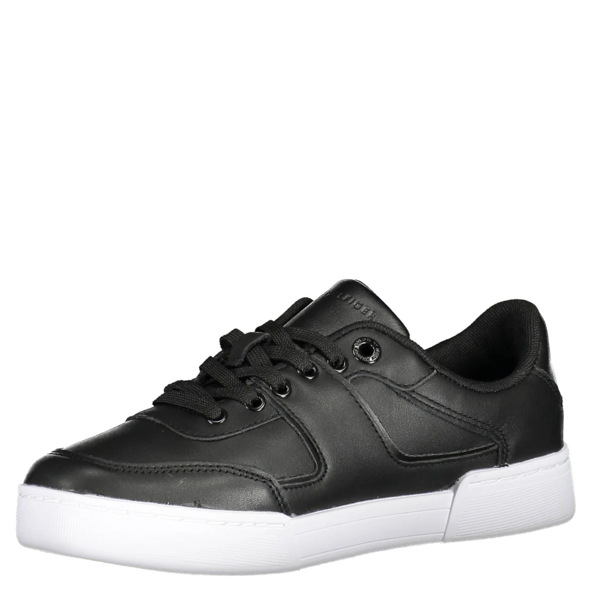 Low-top sneaker