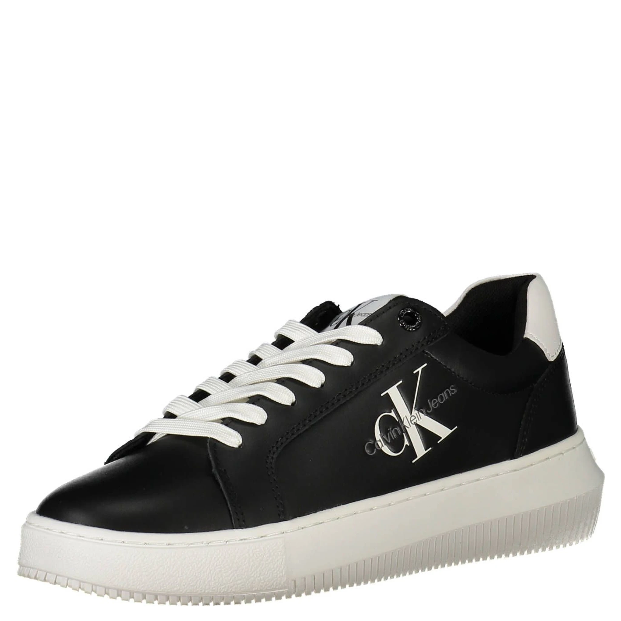 Low-top lace-up sneakers