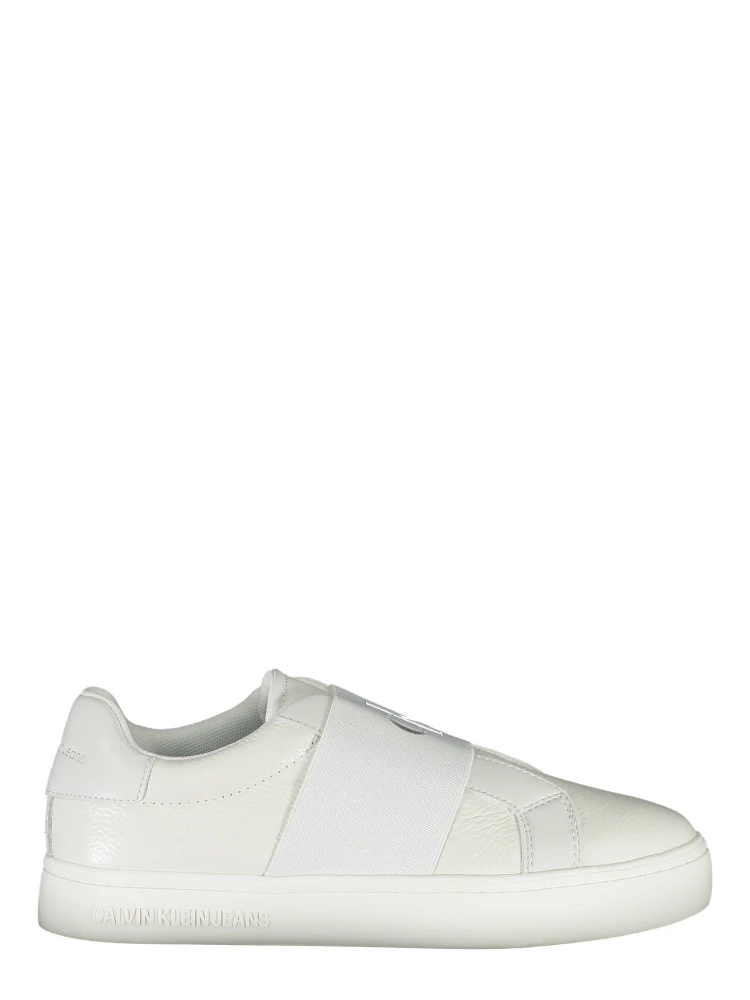 Elegant Trainer With Logo Detail