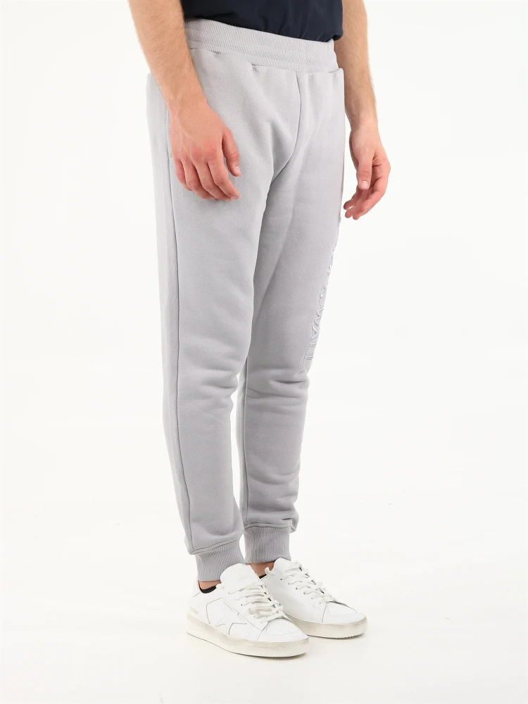 Gray jogging pants alternative