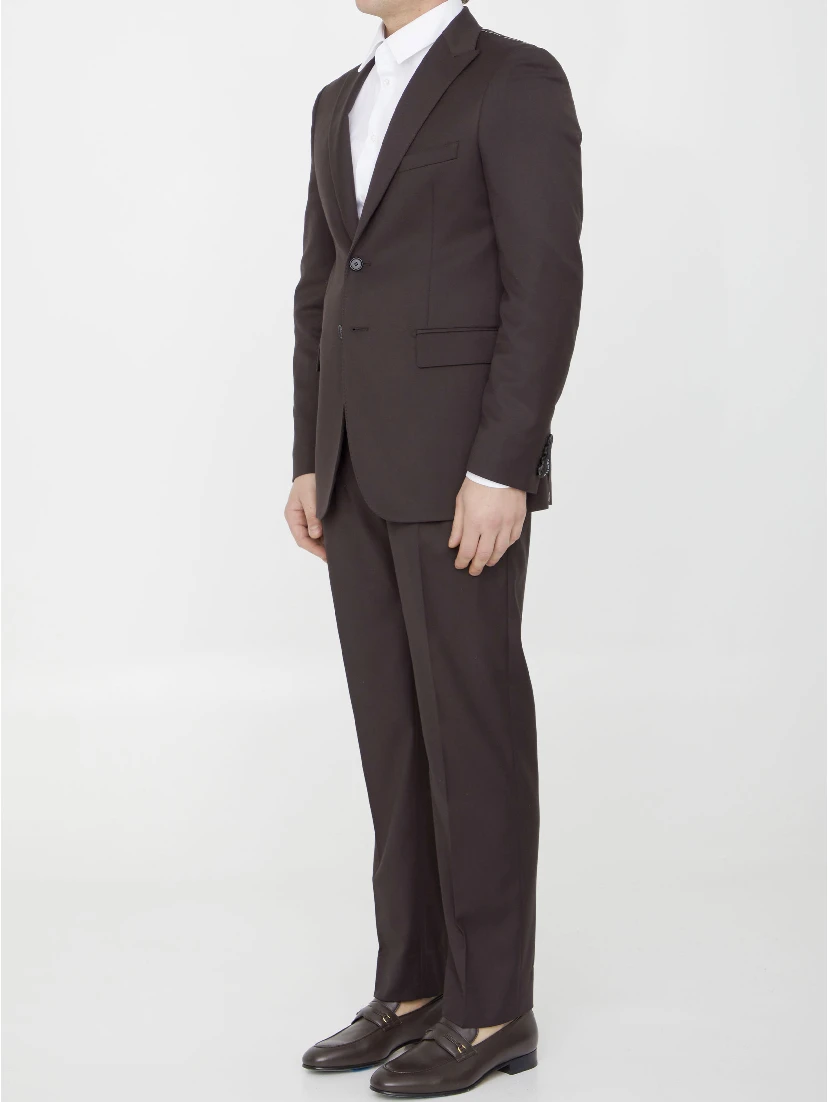 Suit in viscose blend