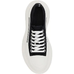 حذاء رياضي أسود سميك من المطاط
