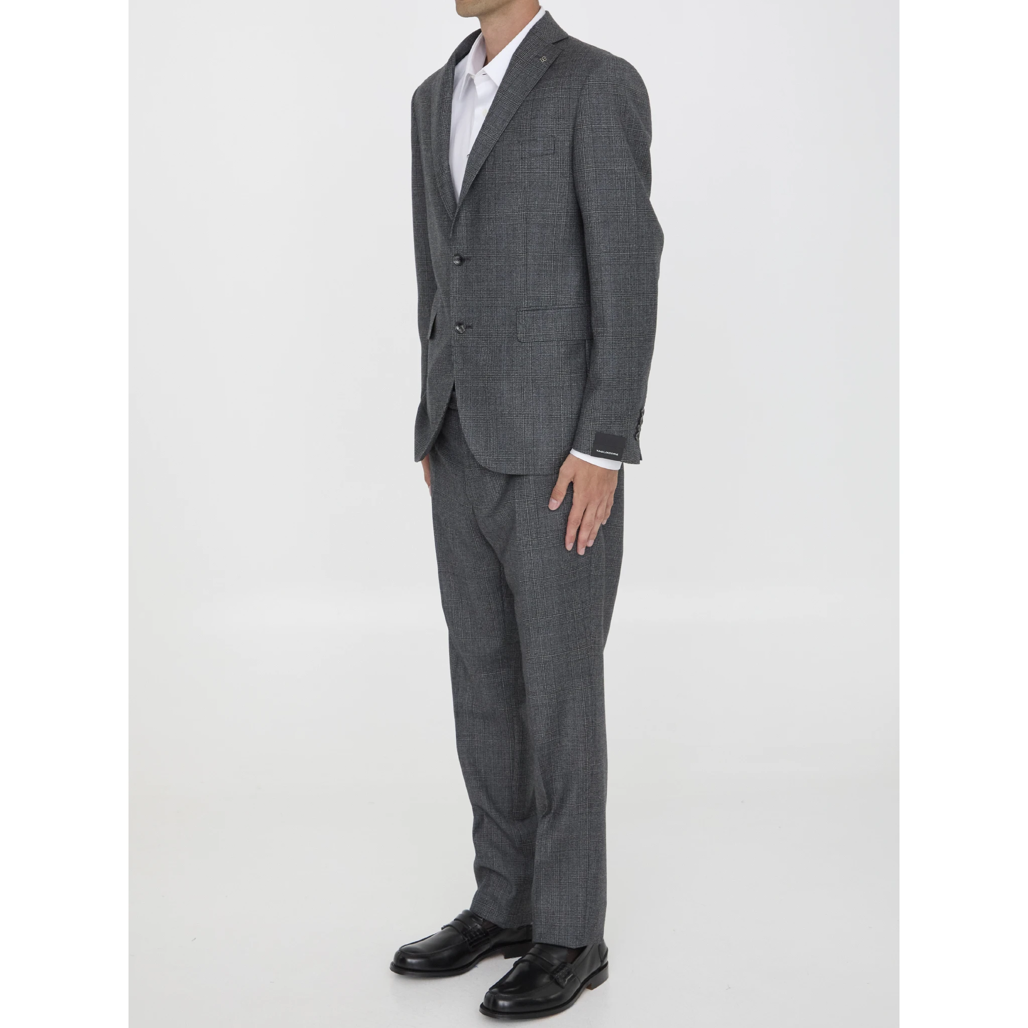Two-piece suit in virgin wool
