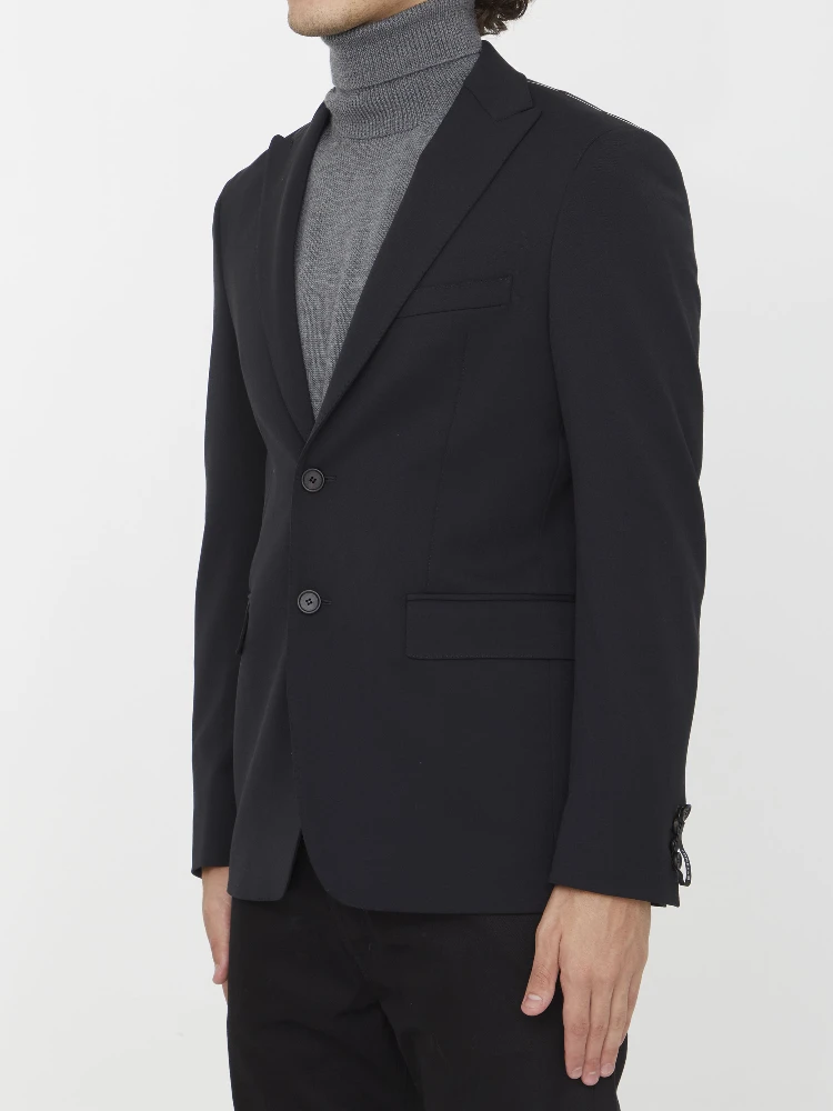 Single-breasted jacket alternative