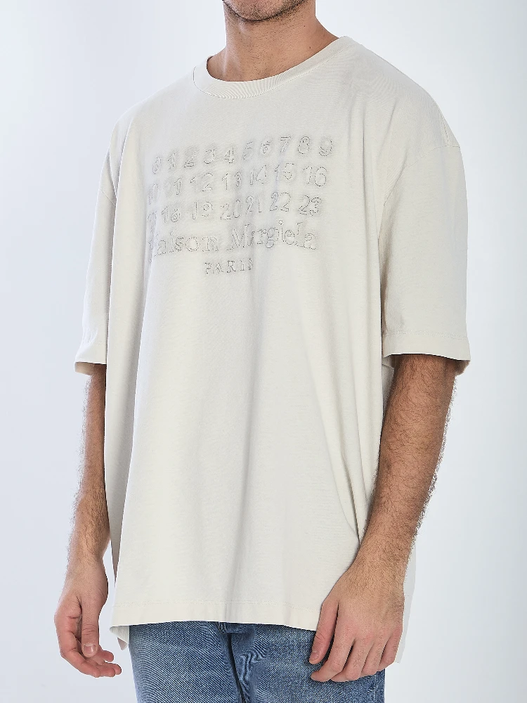 T-shirt with embroidered logo alternative