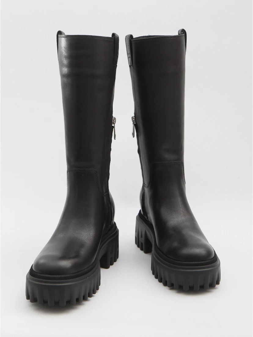 H700 boots