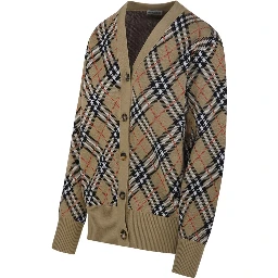 V-neck cardigan with buttons