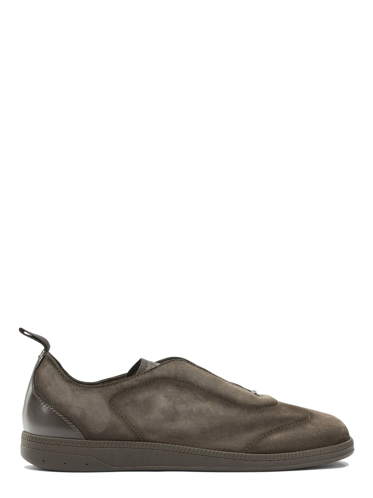 Sneaker with elastic laces