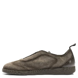 Sneaker with elastic laces