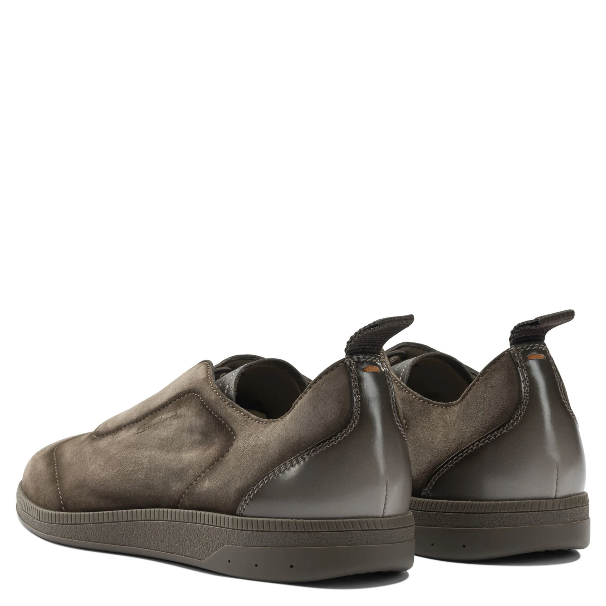 Sneaker with elastic laces