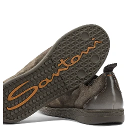 Sneaker with elastic laces