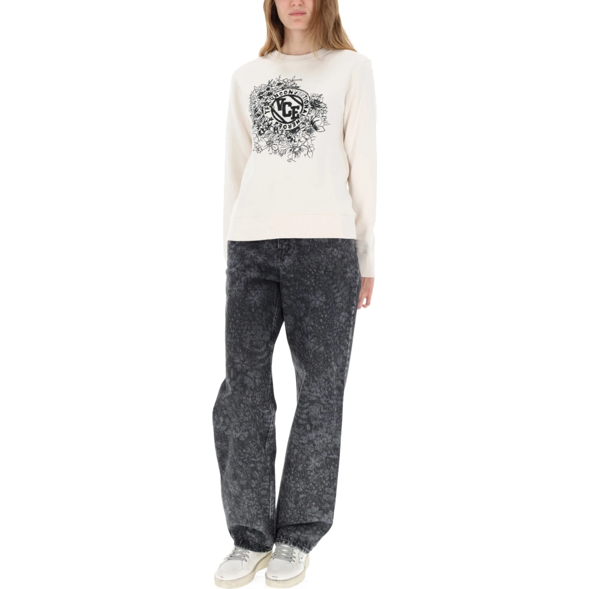 JEANS WITH FLORAL PATTERN