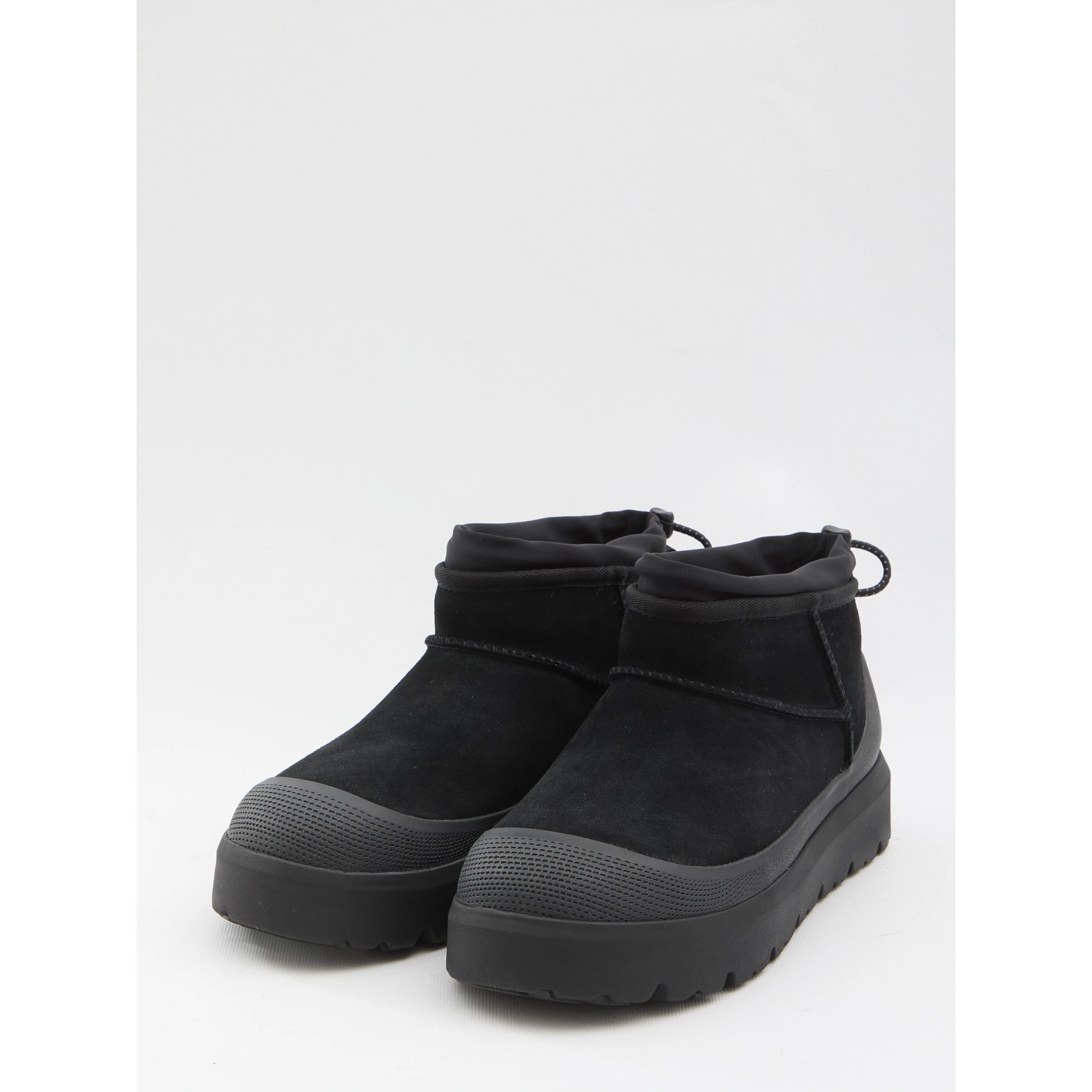 حذاء Ugg كلاسيكي صغير الحجم مناسب لجميع الأحوال الجوية
