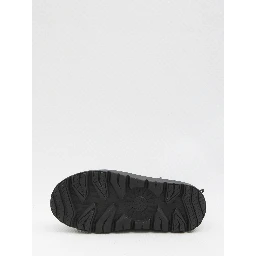 حذاء Ugg كلاسيكي صغير الحجم مناسب لجميع الأحوال الجوية
