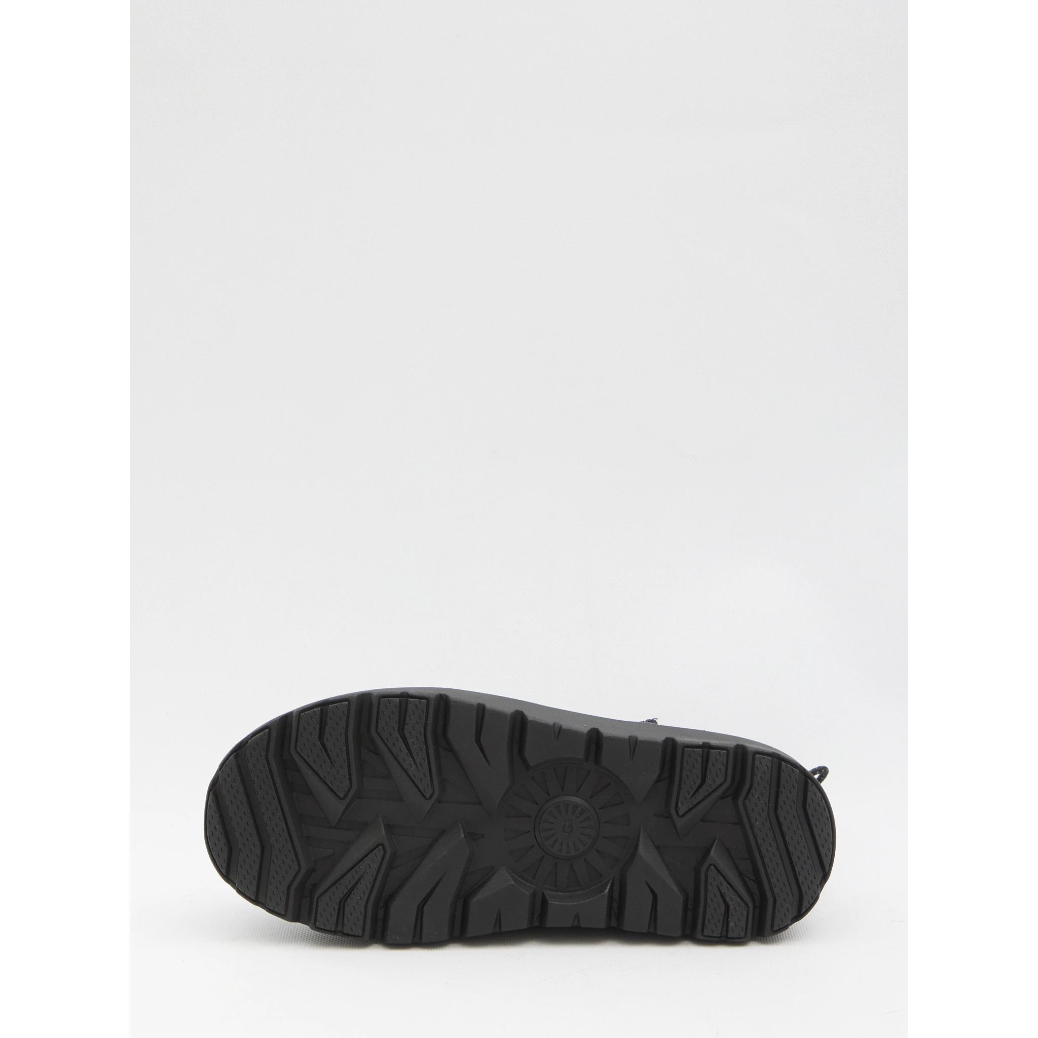 حذاء Ugg كلاسيكي صغير الحجم مناسب لجميع الأحوال الجوية
