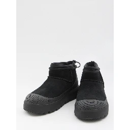 حذاء Ugg كلاسيكي صغير الحجم مناسب لجميع الأحوال الجوية