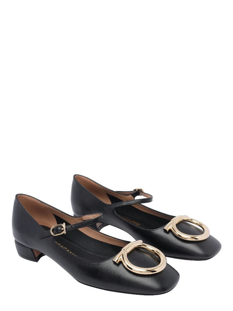 Ferragamo Flat shoes Black alternative