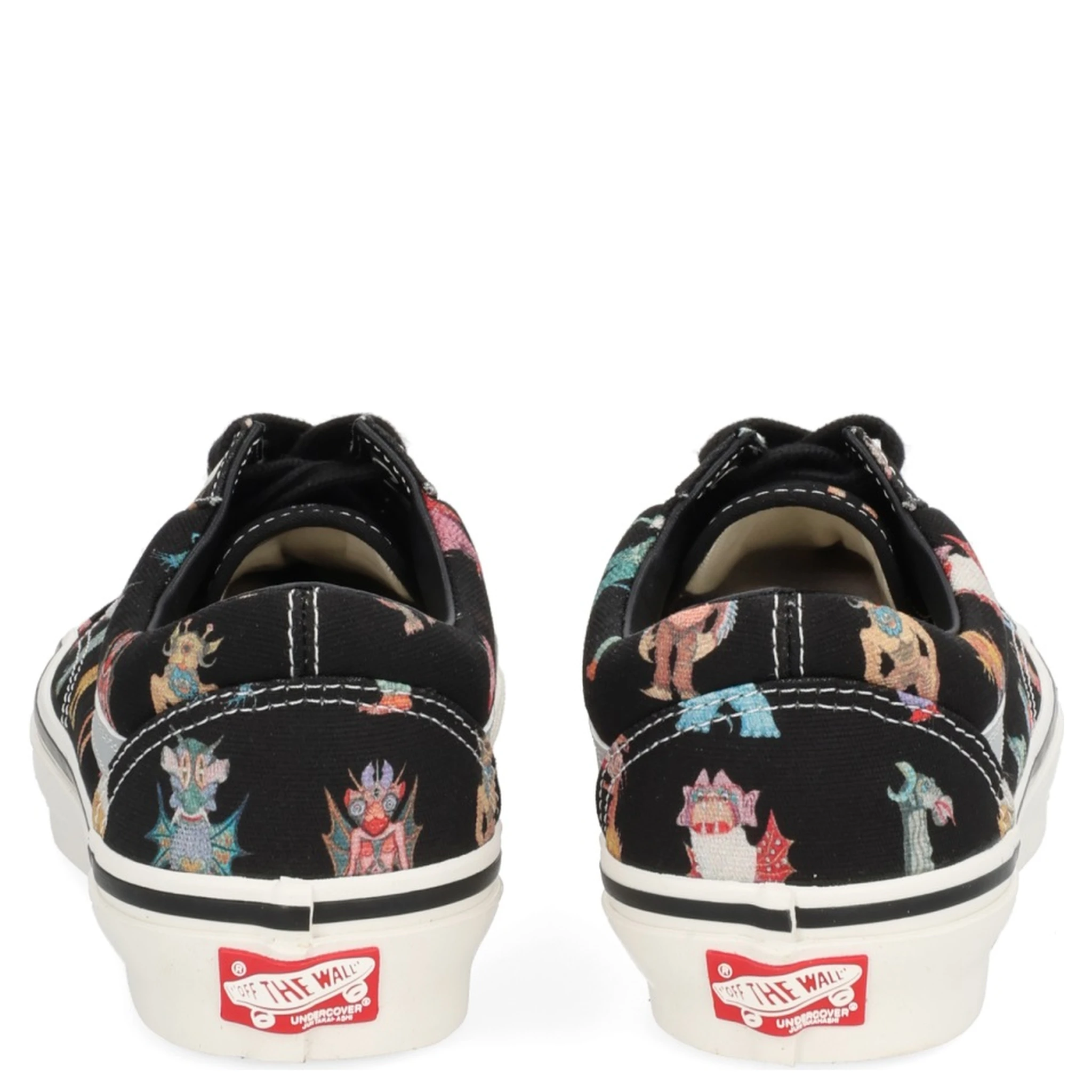 حذاء رياضي "OTW OLD SKOOL" من فانز بالتعاون مع أندر كوفر