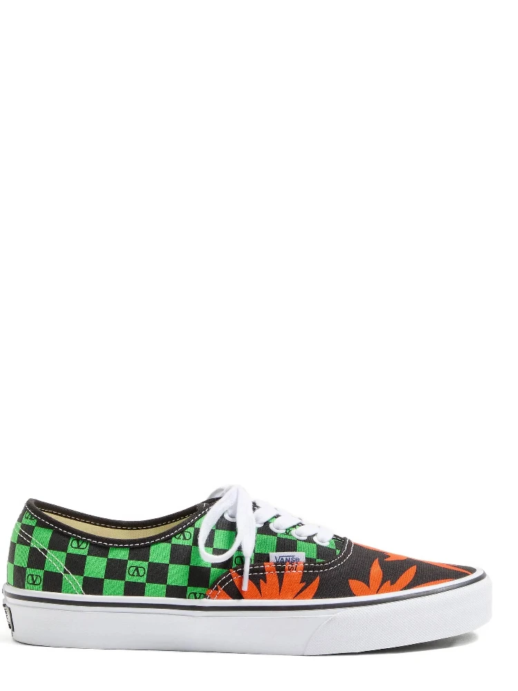 أحذية رياضية من تصميم VANS X VALENTINO