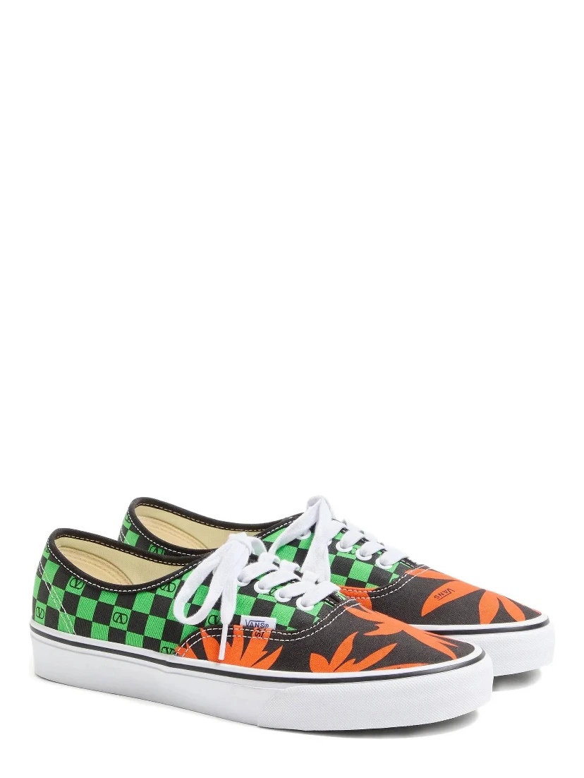 أحذية رياضية من تصميم VANS X VALENTINO