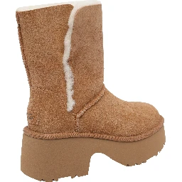 أحذية UGG بيج