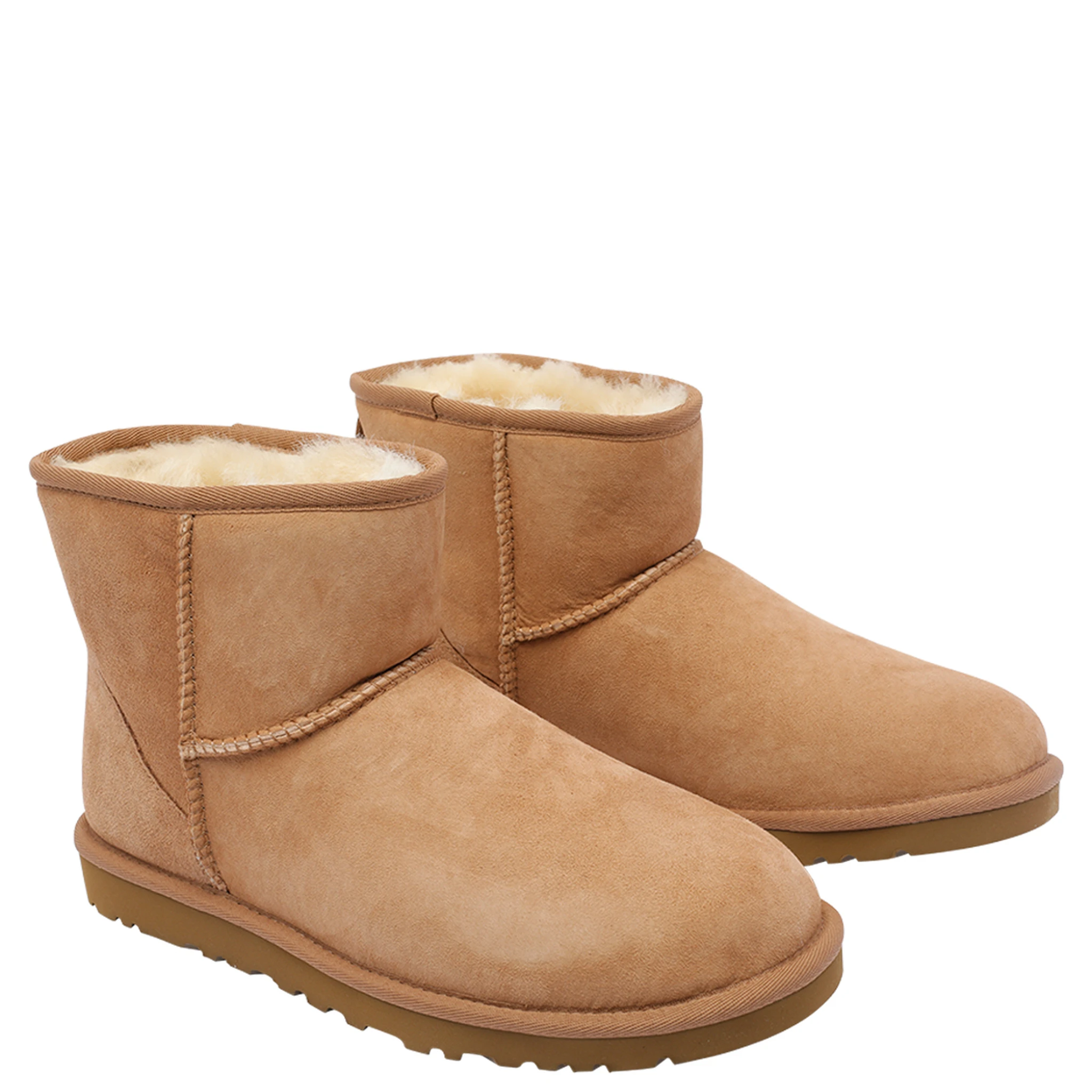 أحذية UGG بنية اللون