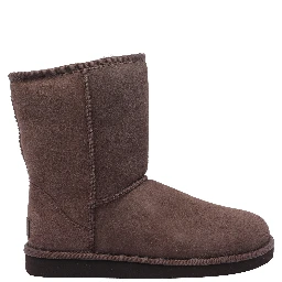 أحذية UGG بنية اللون
