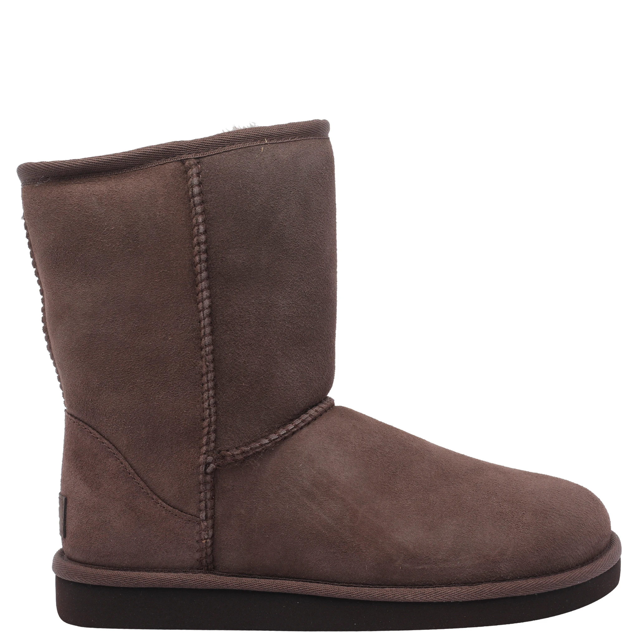 أحذية UGG بنية اللون
