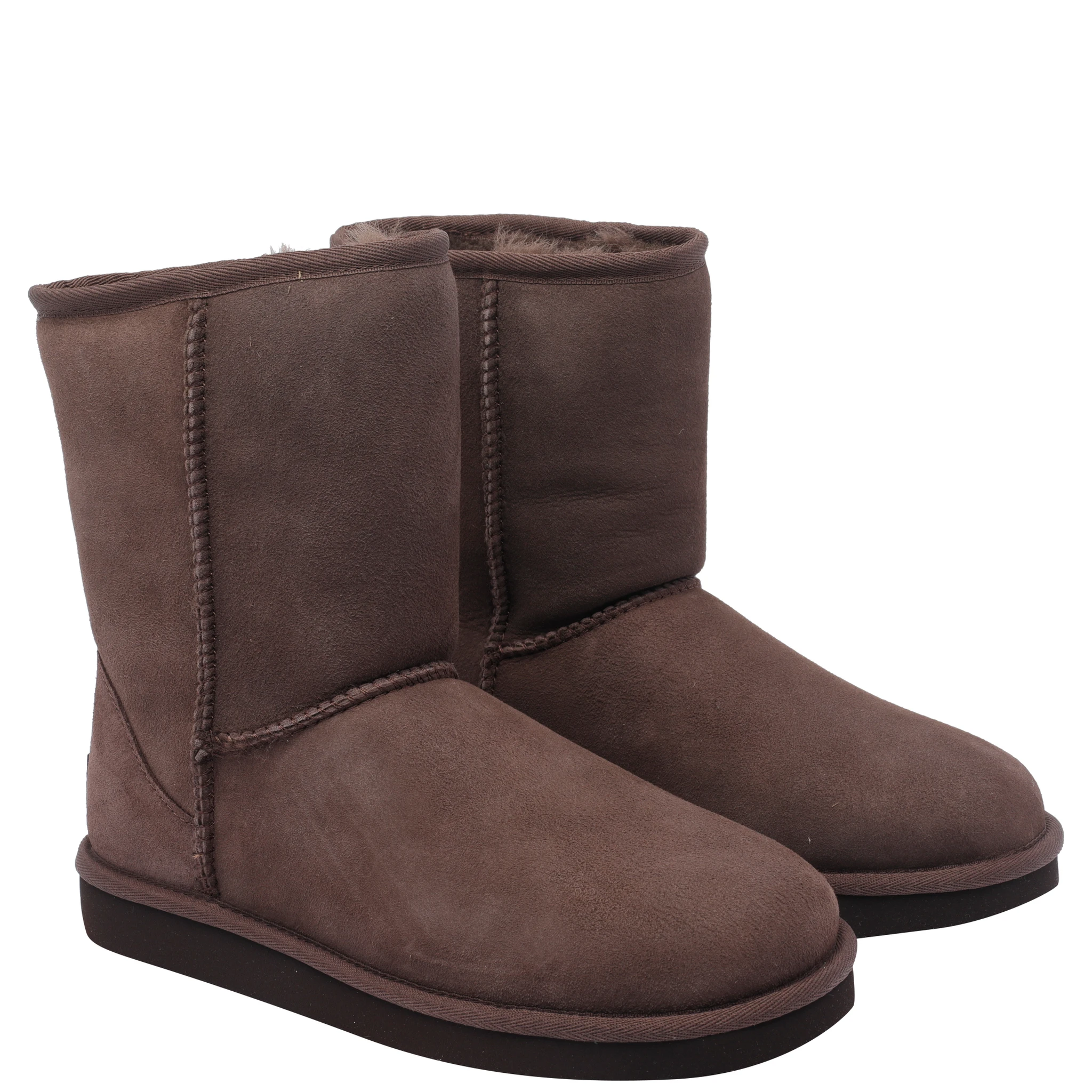 أحذية UGG بنية اللون
