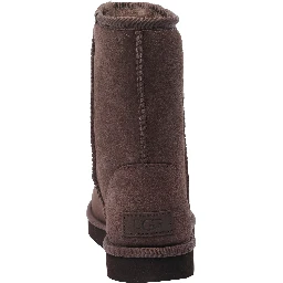 أحذية UGG بنية اللون