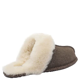 صندل UGG بني اللون