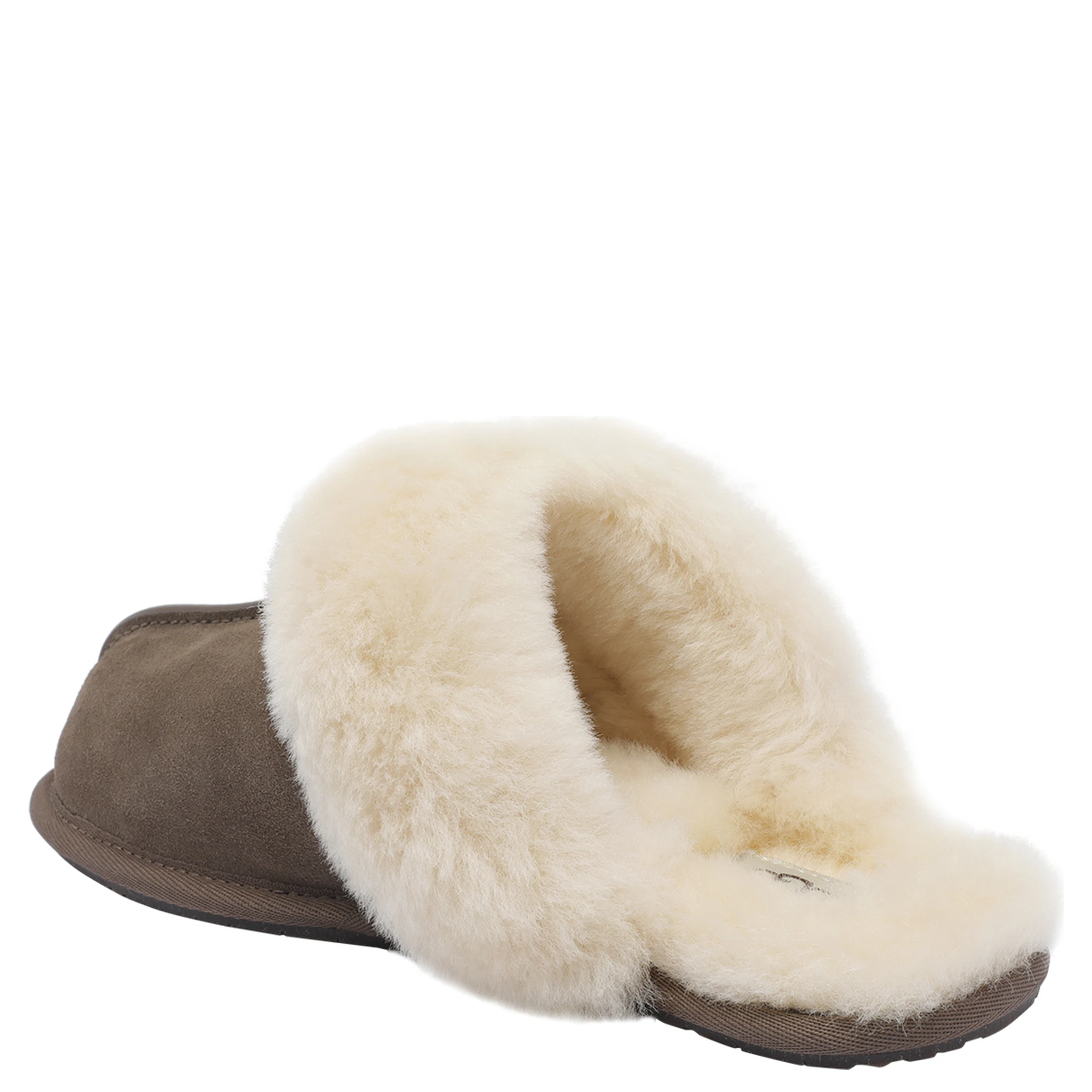 صندل UGG بني اللون