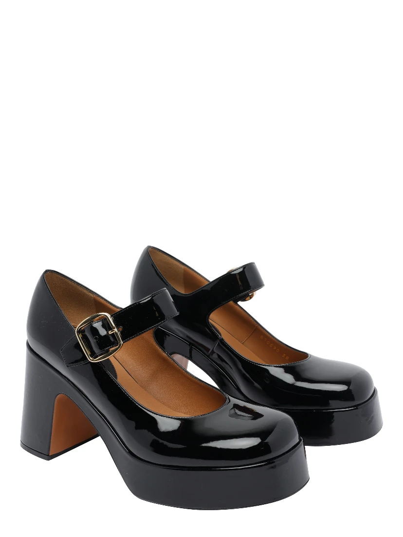 buckle-fastening platform pumps