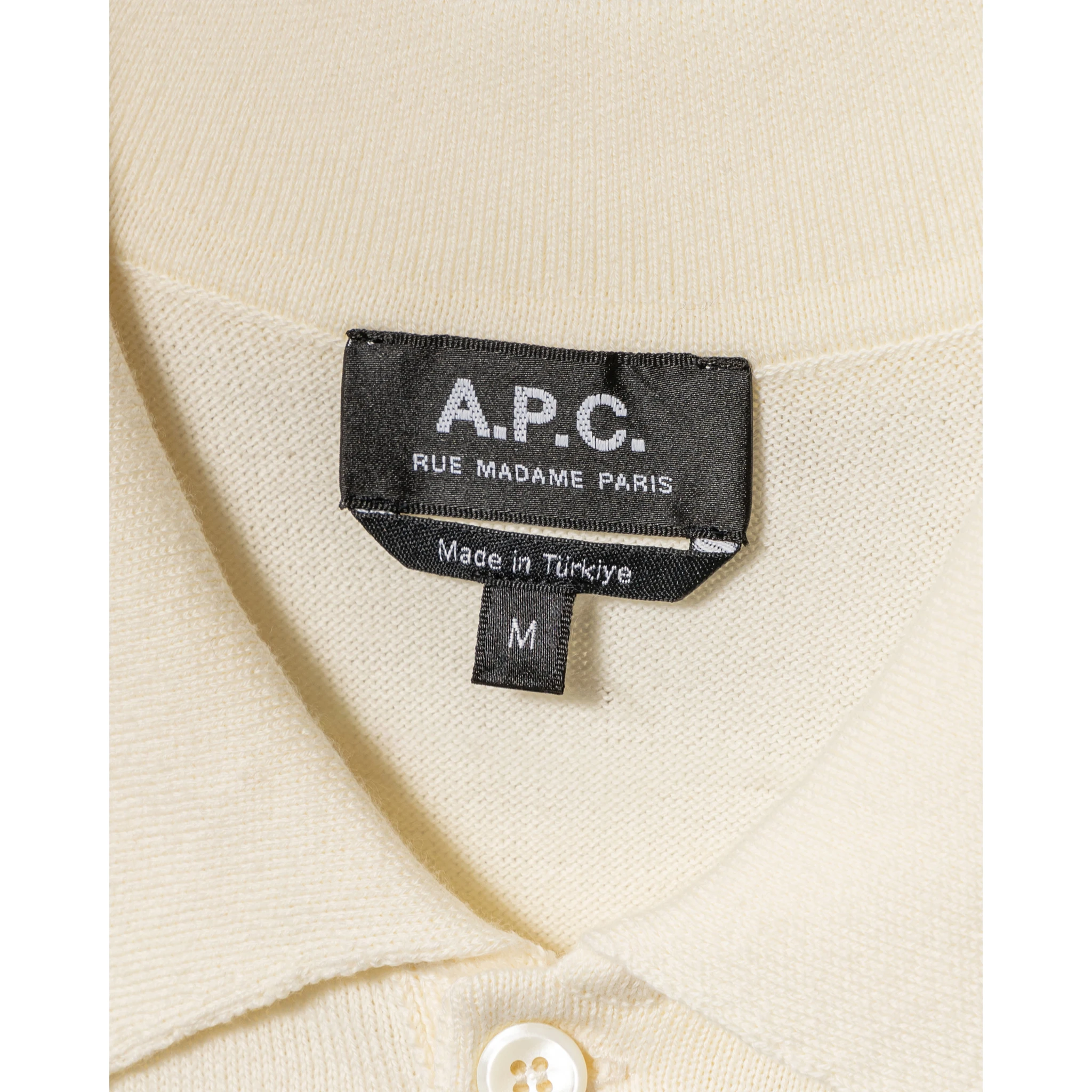 تيشيرتات وبولو بيضاء من APC