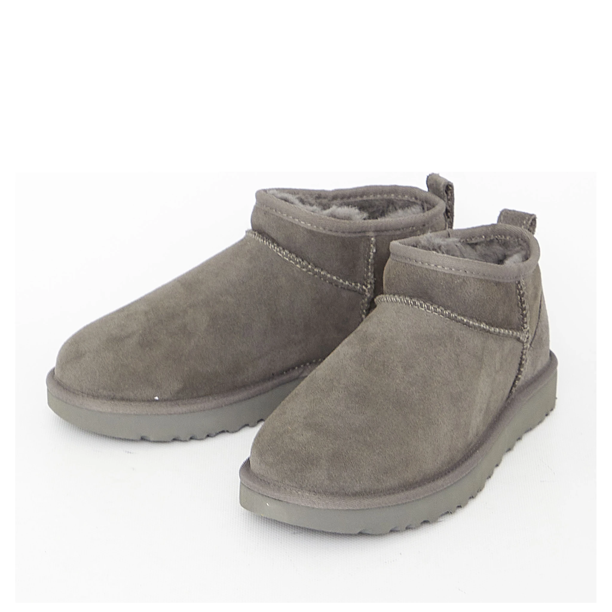 أحذية Ugg الكلاسيكية الصغيرة جدًا