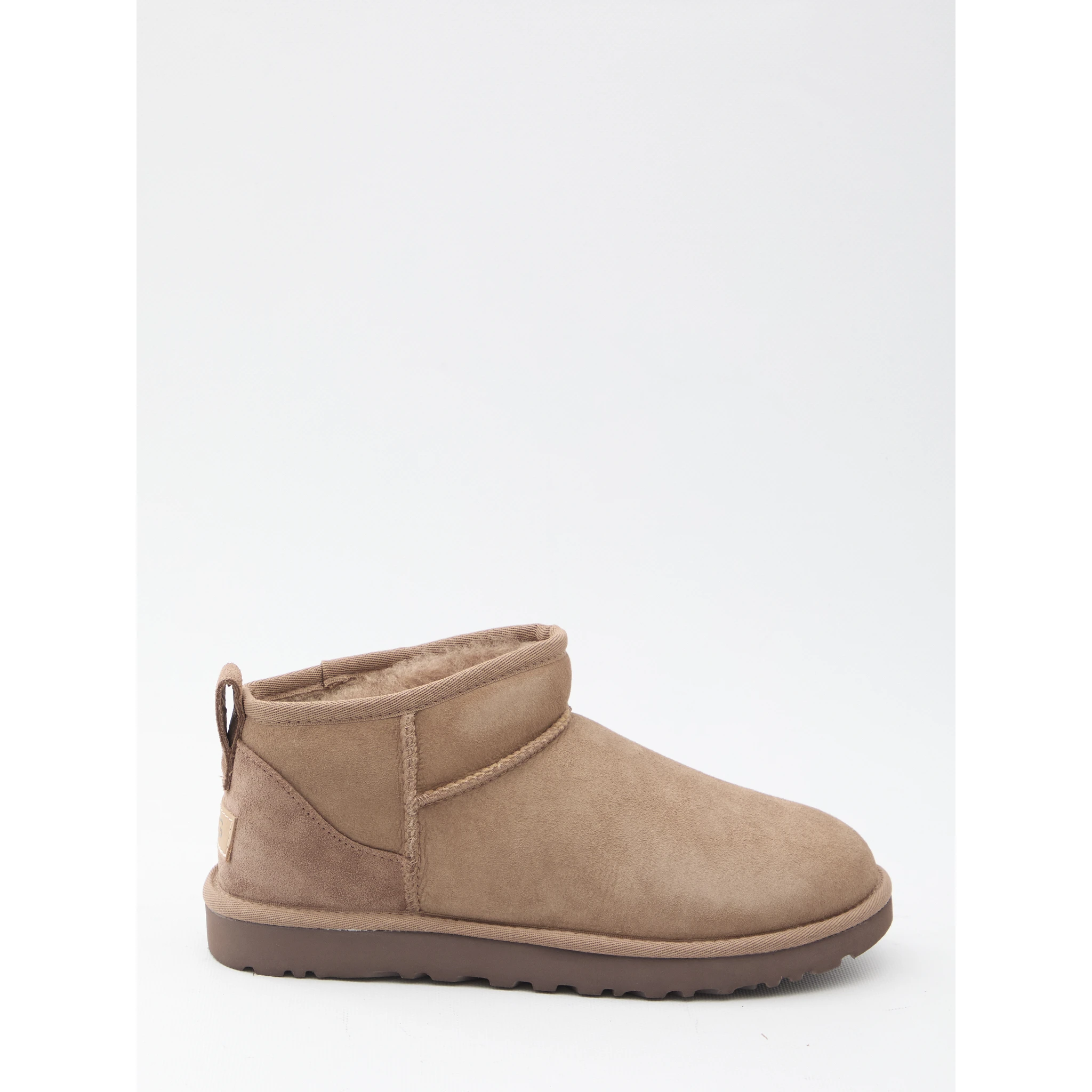 أحذية Ugg الكلاسيكية الصغيرة جدًا