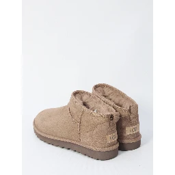 أحذية Ugg الكلاسيكية الصغيرة جدًا