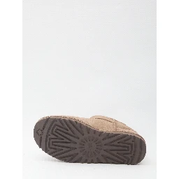 أحذية Ugg الكلاسيكية الصغيرة جدًا