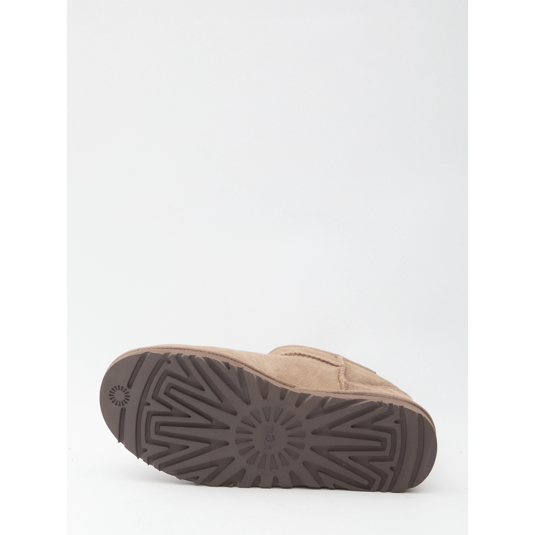 أحذية Ugg الكلاسيكية الصغيرة جدًا