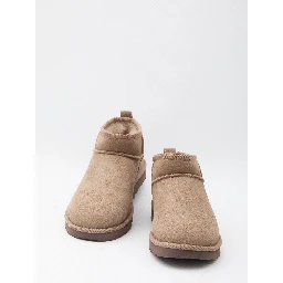 أحذية Ugg الكلاسيكية الصغيرة جدًا