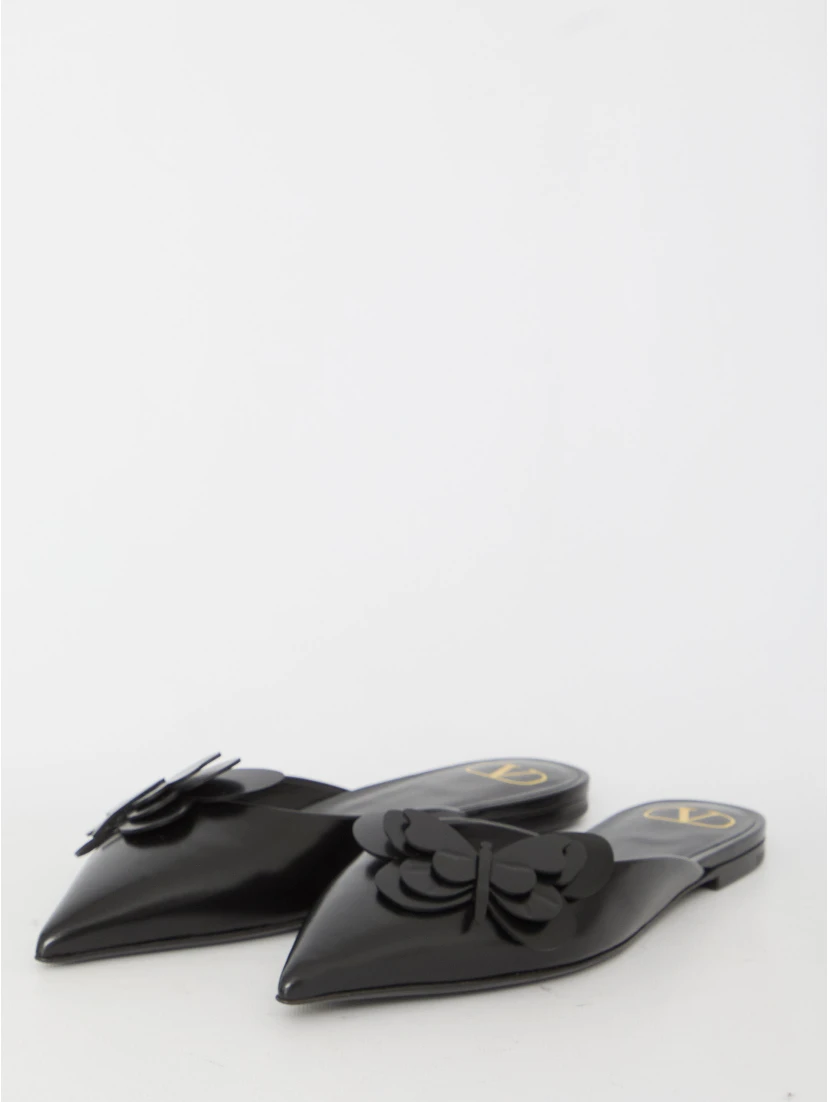 Flat mules in leather