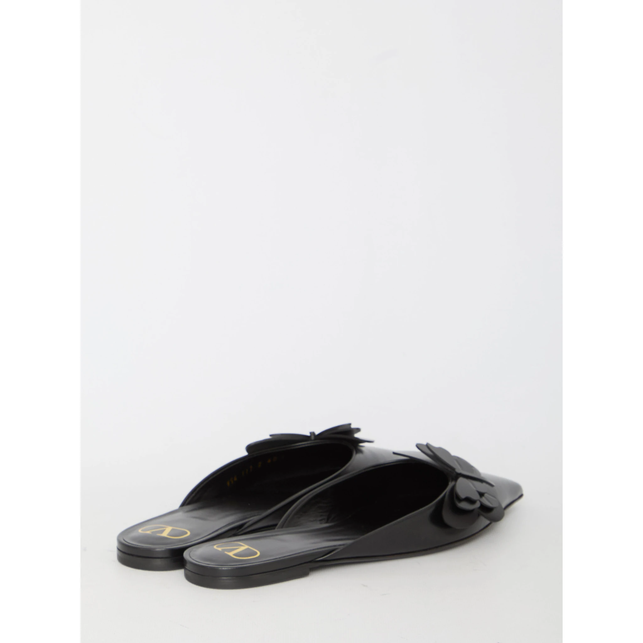 Flat mules in leather