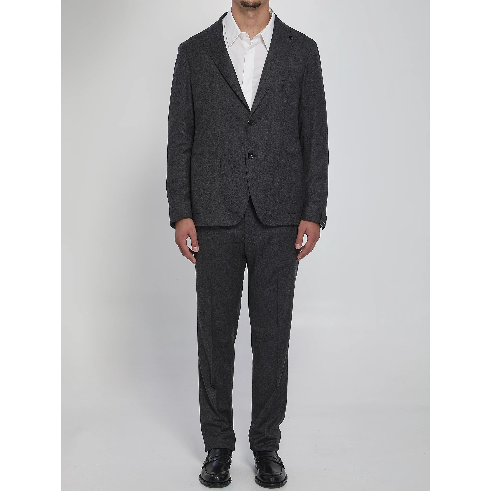 Single-breasted suit in wool and silk