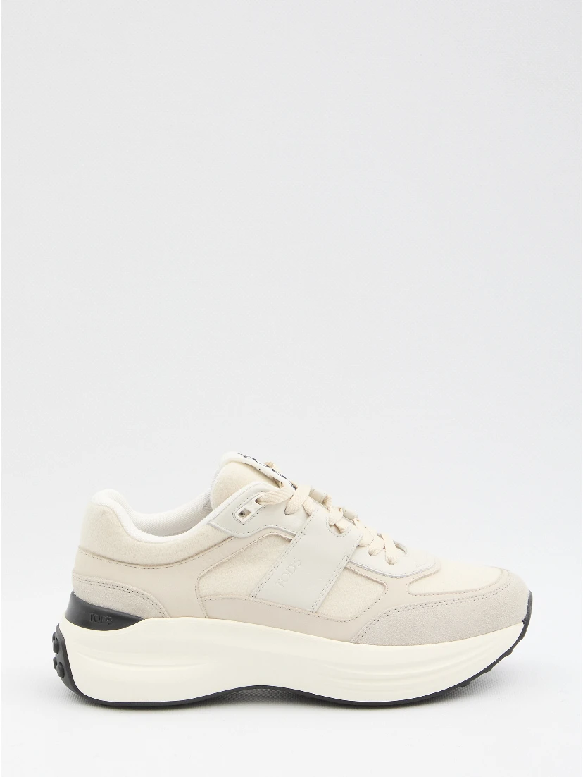 Sneakers in leather and fabric