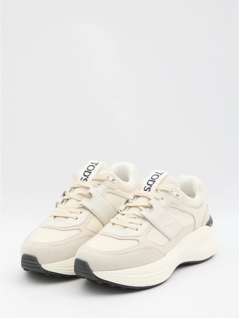 Sneakers in leather and fabric