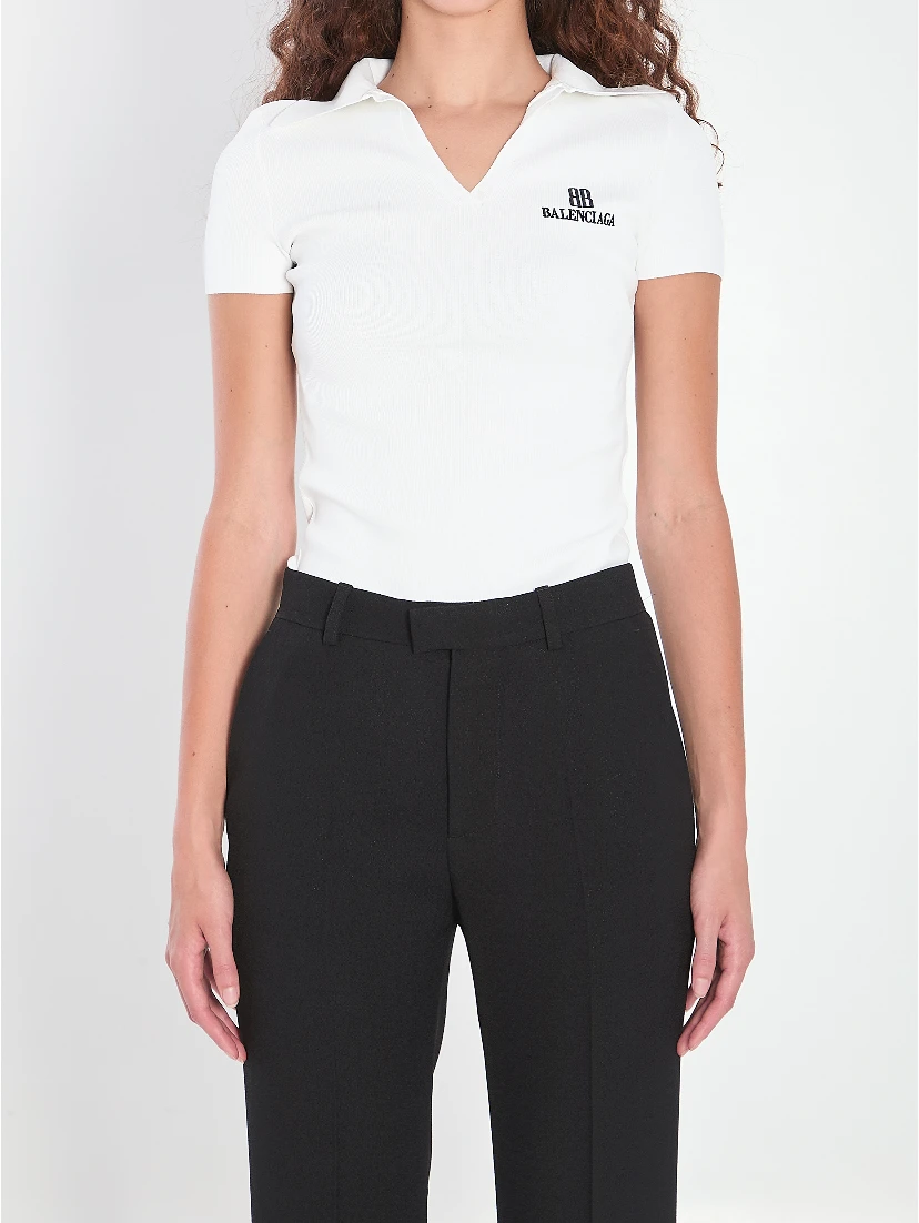 T-Shirt with V-neckline