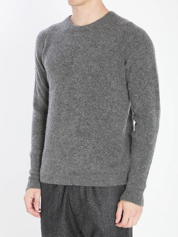 Crewneck sweater alternative