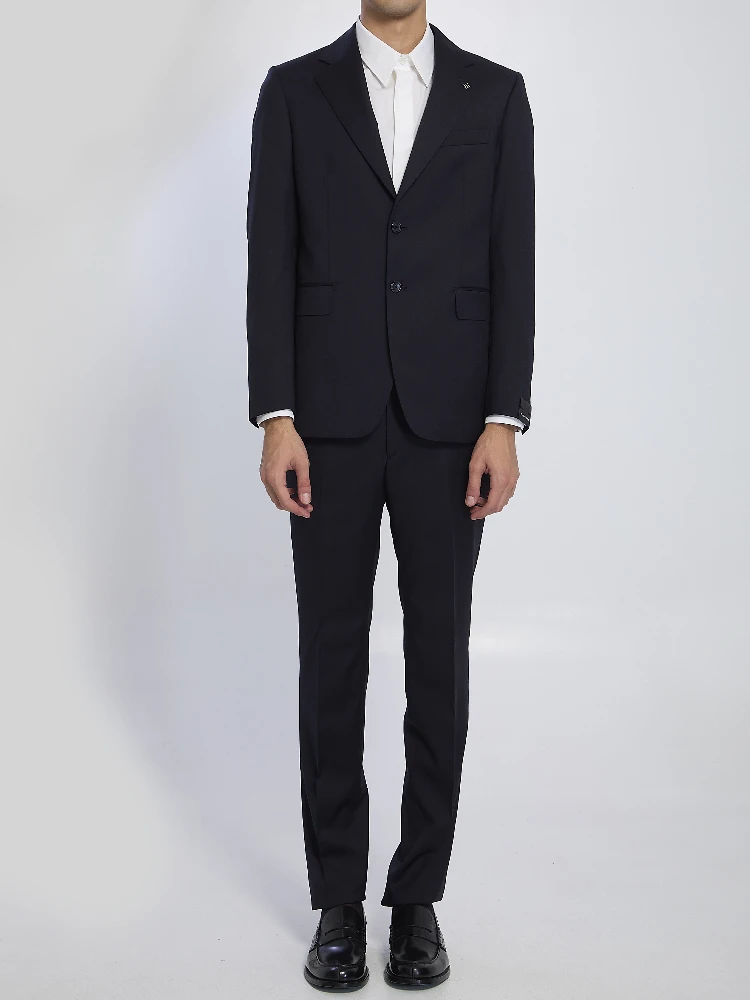 Single-breasted suit in virgin wool