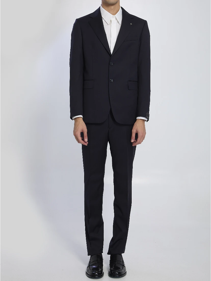 Single-breasted suit in virgin wool